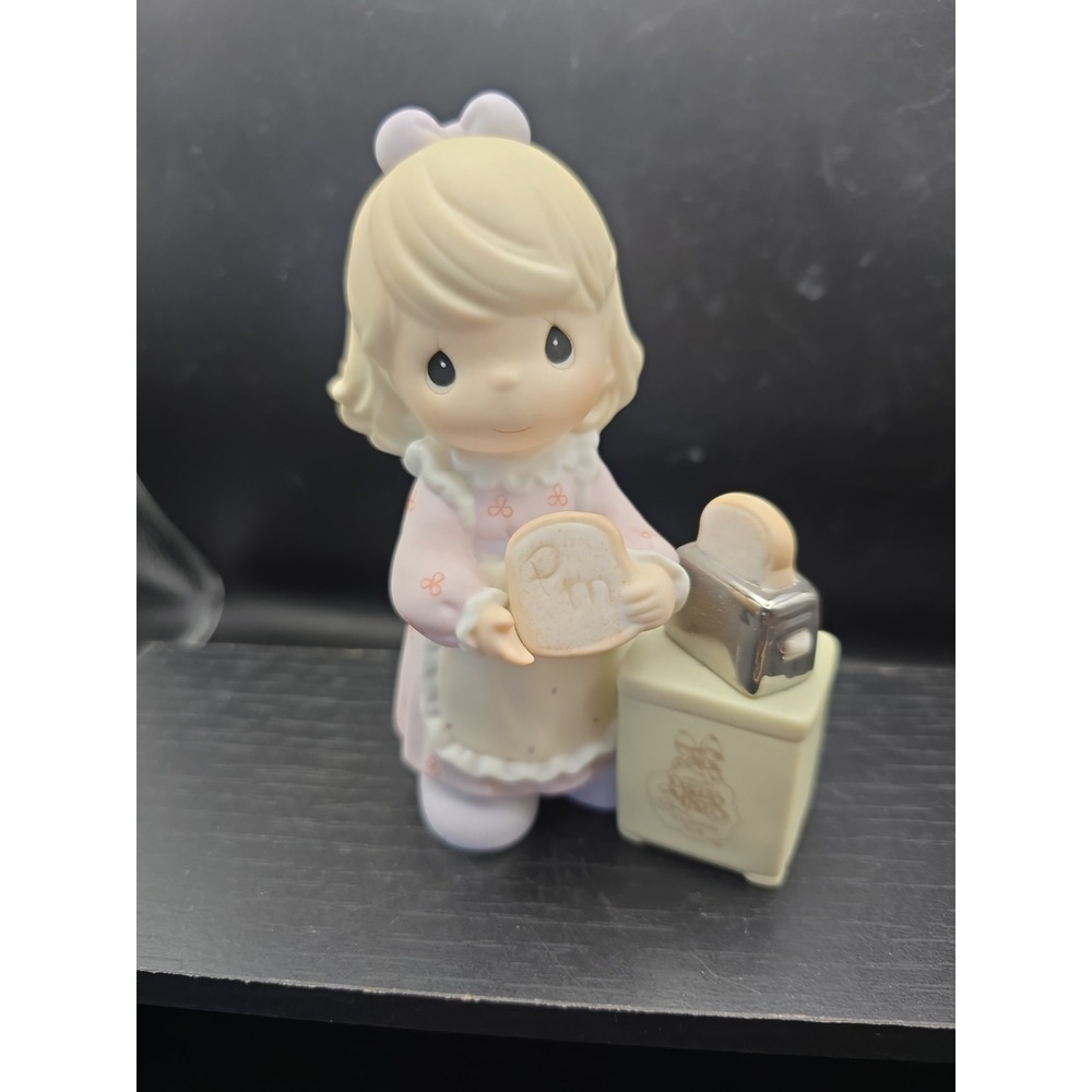 Precious Moment Figurine-c0017 "A Special Toast To Precious Moments"